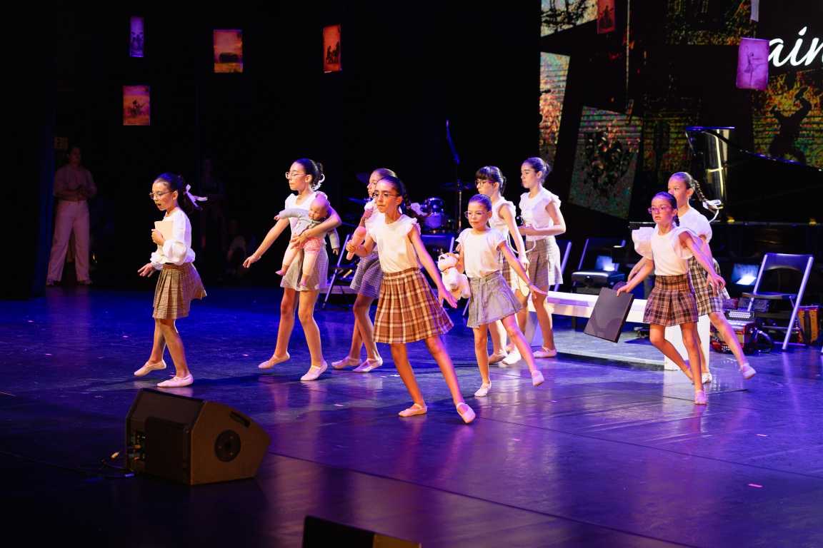Ballet Grau 3 — apresentação em palco