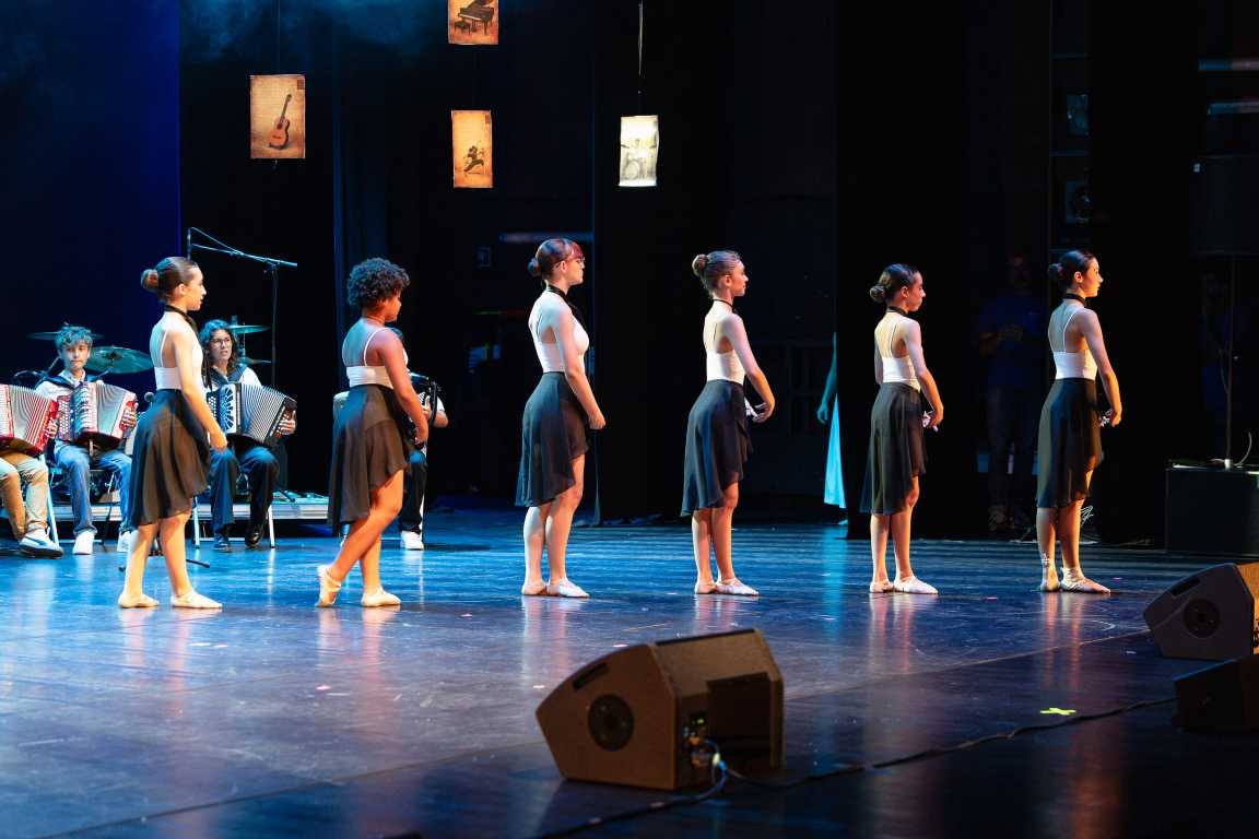 Ballet Grau 4 — apresentação em palco