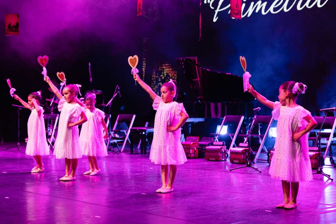 Ballet Pré-Primário — apresentação em palco