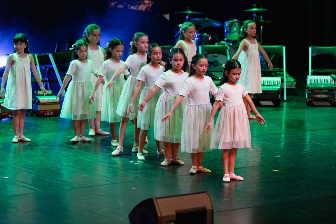 Ballet Primário — apresentação em palco